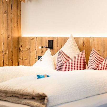 Pension Der Steinbock - Das 300 Jahre Alte Bauernhaus - Tirol Санкт-Антон-ам-Арльберг Экстерьер фото